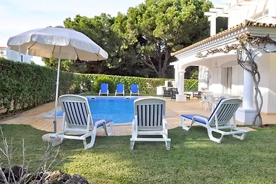 Komfortables Ferienhaus in Vilamoura mit Pool