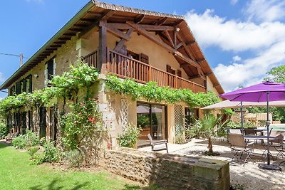 Großes Bauernhaus mit privatem Garten