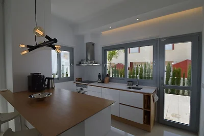 Moderne Villa mit privatem Pool