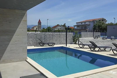 Ville Resort a Vir con piscina