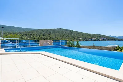 Beachfront Apartment house Hon with pool