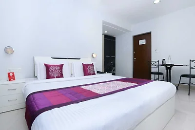 Super Townhouse Malabar Illam