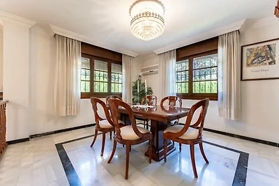 Angenehme Villa in Churriana mit Pool