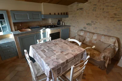Appartamento a Petrella Guidi con giardino