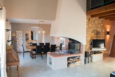Geräumige Villa mit privatem Pool und Sauna