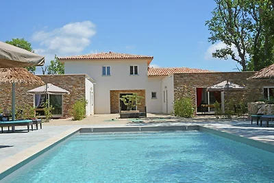 Moderne Villa in Montauroux mit Pool