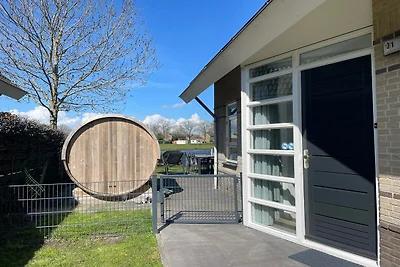 Watervilla met infraroodsauna en jacuzzi