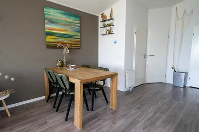 Modern chalet direct gelegen aan het...