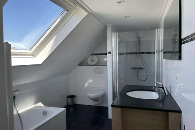 Lakeside Family Retreat in Historic Medemblik