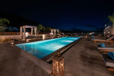 Villa Kournas para 12 huéspedes con piscina.