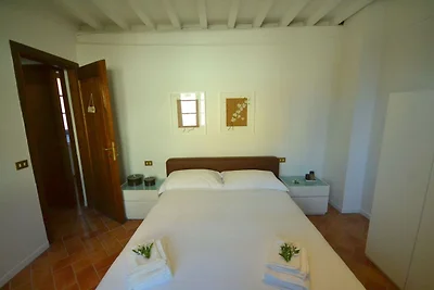 Gemütliche Wohnung mit Schwimmbad und Garten