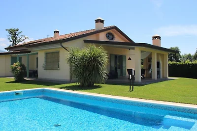 Villa Anna, Camaiore