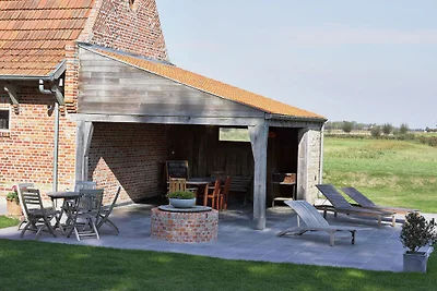 Spaziosa villa a Diksmuide, con cortile