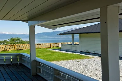 Ferienhaus in Kinsarvik mit Meerblick