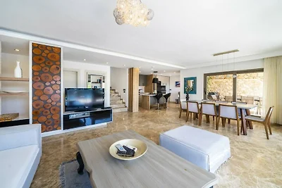 Villa in Kalkan mit Schwimmbecken