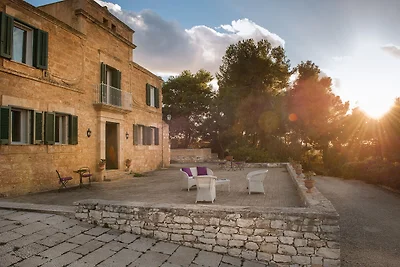 Moderna villa a Paceco con piscina privata