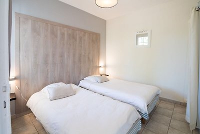 Bunte Ferienwohnung im baskischen Stil in grü...