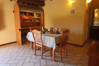 Intero Agriturismo con appartamenti indipende...
