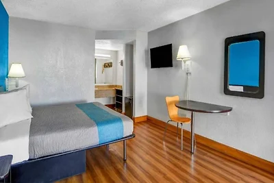 1 Kingsize-Bett | Barrierefreie Badewanne,...
