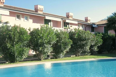 Moderna casa vacanze a Lazise con piscina in...