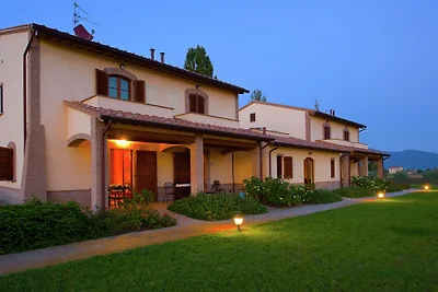 Villa moderna a Cannara con piscina
