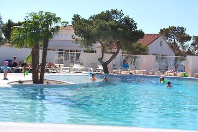 Buntes Ferienhaus mit Garten im mediterranen...