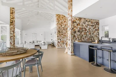 Pool und Whirlpool in einer Villa auf Coral...