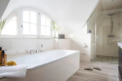 Casa con tetto di paglia sul Bodden con sauna