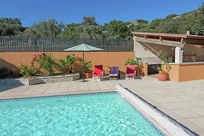 Villa con piscina privata a Ledenon