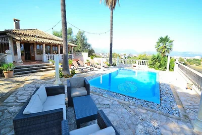 Villa in Muro met zwembad en uitzicht op het...