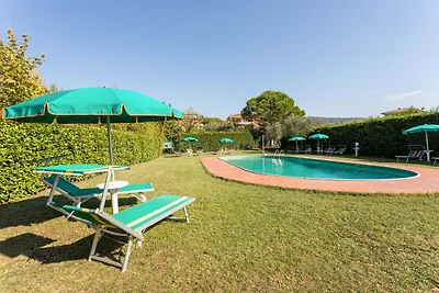 Elegante appartamento con piscina