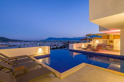 Villa in Kalkan mit Schwimmbecken