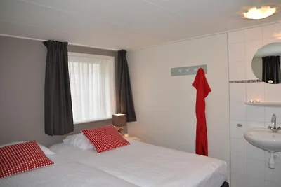 Ferienhaus in Nes mit Schwimmbecken