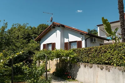 Charming Apartment with Sea Views and Shared ...