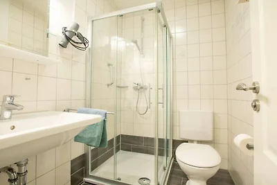 Apartamento vacacional en Nebel con piscina.