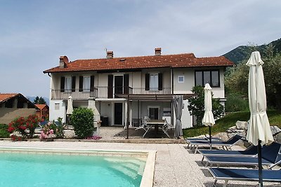 Villa a Castellveccana con piscina privata