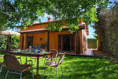 Attraente villa con piscina