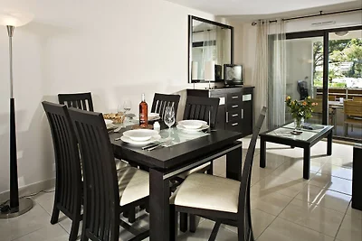 Marina-Apartment mit Terrasse