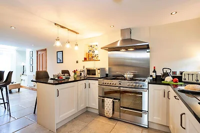 Ferienhaus mit 4 Schlafzimmern in Kirkby Lons...