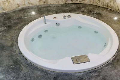 19 Suite di lusso bianca con vasca...