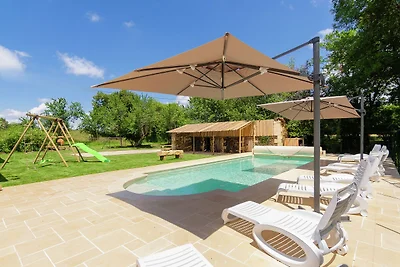 Grande casa colonica con giardino privato