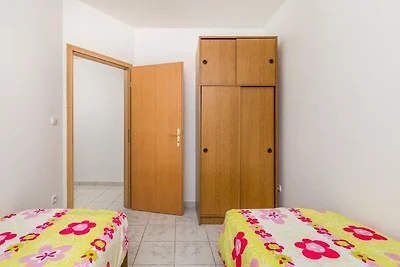 Einladende Wohnung in Mandre mit Terrasse