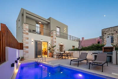 Marvelous new luxury villa with heated pool!