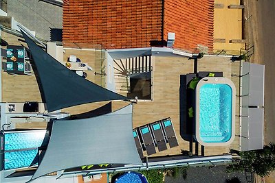 Modernes Ferienhaus in Lagoa mit Swimmingpool