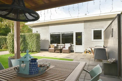 Ferienhaus am Strand mit Garten