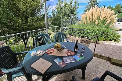 Appartamento con piscina, giardino, BBQ e...