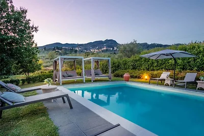 Appartamento di campagna con piscina in...
