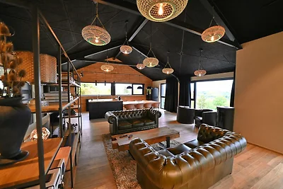 Luxuriöses Ferienhaus mit Innenpool