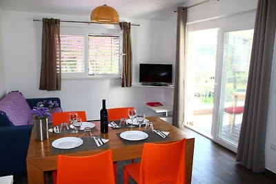 Komfortable Wohnung mit überdachter Terrasse