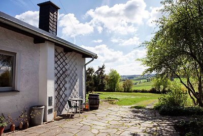 Land-Ferienhaus in Hügellandschaft in Kleinic...